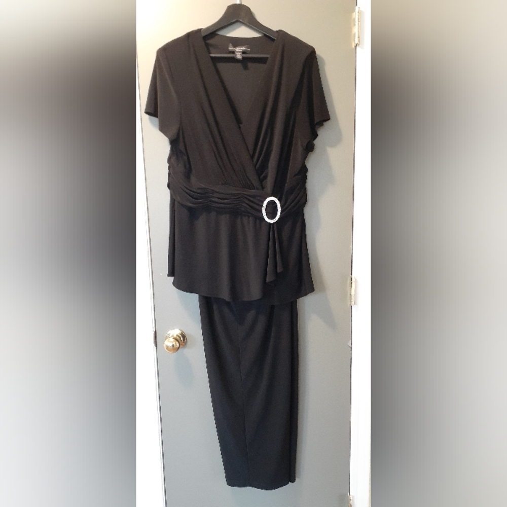 2 pc. Womens dressy black outfit. Top and bottoms, size 16W